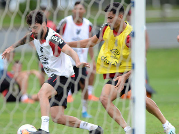 Dupla treina e fica à disposição de Dorival no Athletico, que não terá Jonathan contra o Flamengo - 2