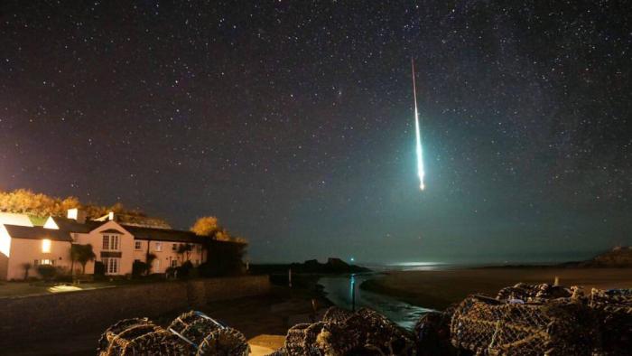 Meteoro deixa a noite quase tão clara quanto o dia na Inglaterra - 1