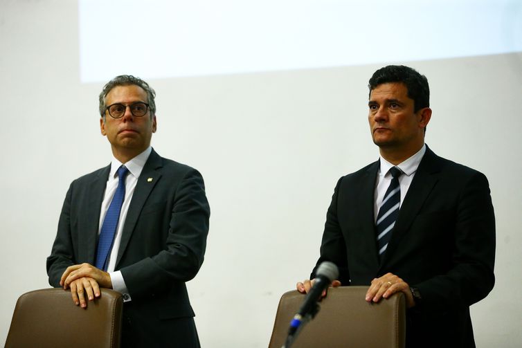 O secretário Nacional do Consumidor, Luciano Timm, e o ministro da Justiça e Segurança Pública, Sergio Moro, durante abertura do seminário A Regulação da Publicidade Infantil: Mídia Tradicional x Plataforma Digital