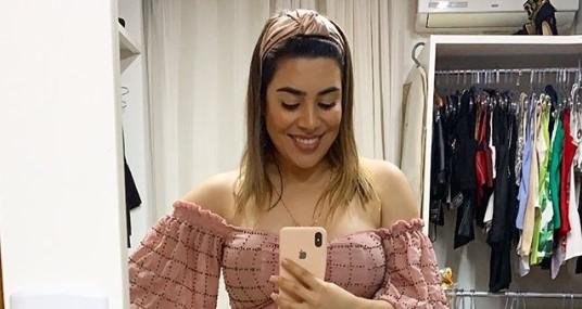 Naiara Azevedo exibe corpo após cirurgia: 