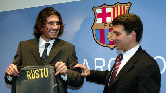 Turkish goalkeeper Rustu Recber (L) and