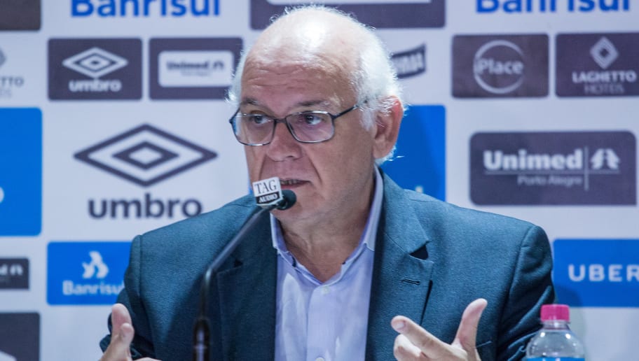Romildo Bolzan é enfático e define posicionamento do Grêmio sobre grama sintética na Arena - 1