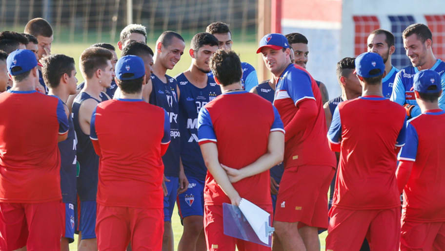 Torcida do Fortaleza faz 'AeroLion', mas Ceni embarca para a Argentina com desfalque no ataque - 1