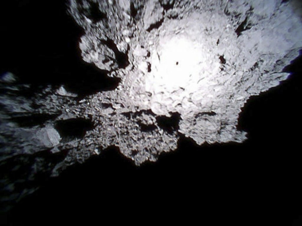 Asteroide visitado por sonda japonesa ajuda a entender a formação de planetas - 2