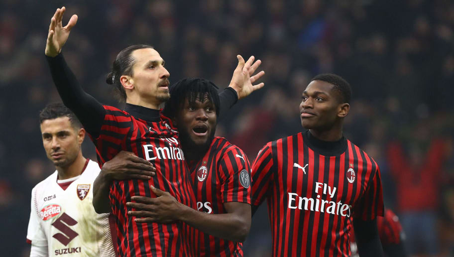 Atacante do Milan é condenado na Justiça e terá que pagar R$ 92 milhões a ex-clube - 1