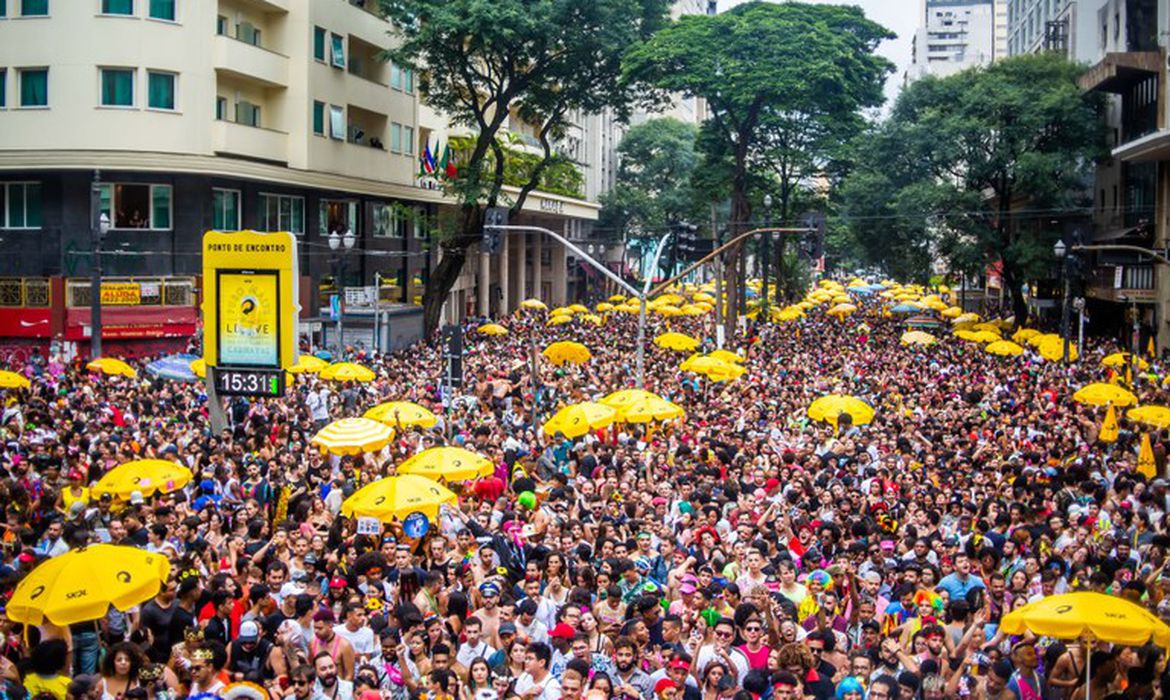 Mundo Positivo » Desfiles póscarnaval movimentam São Paulo no fim de