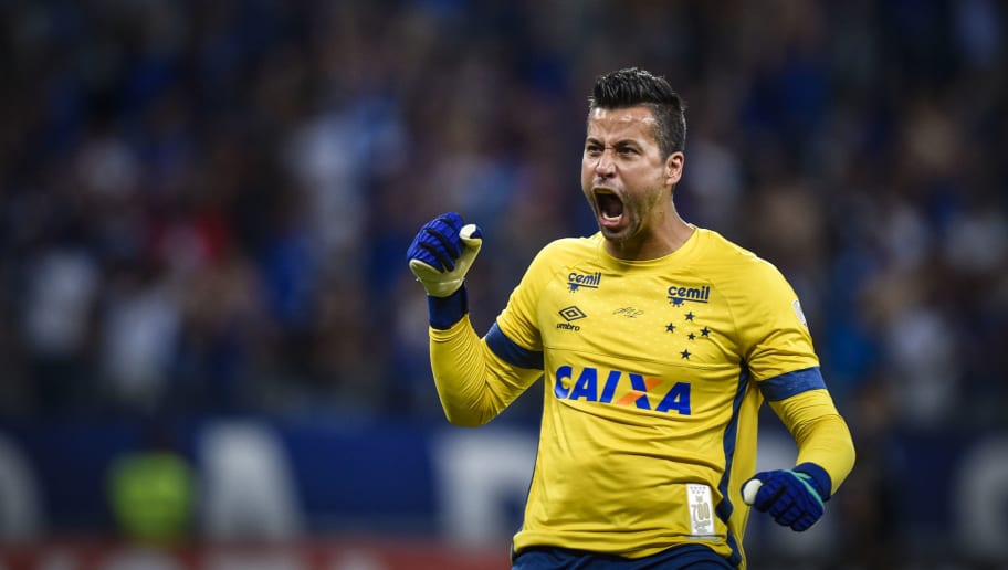 Fábio ironiza comemorações do Atlético: