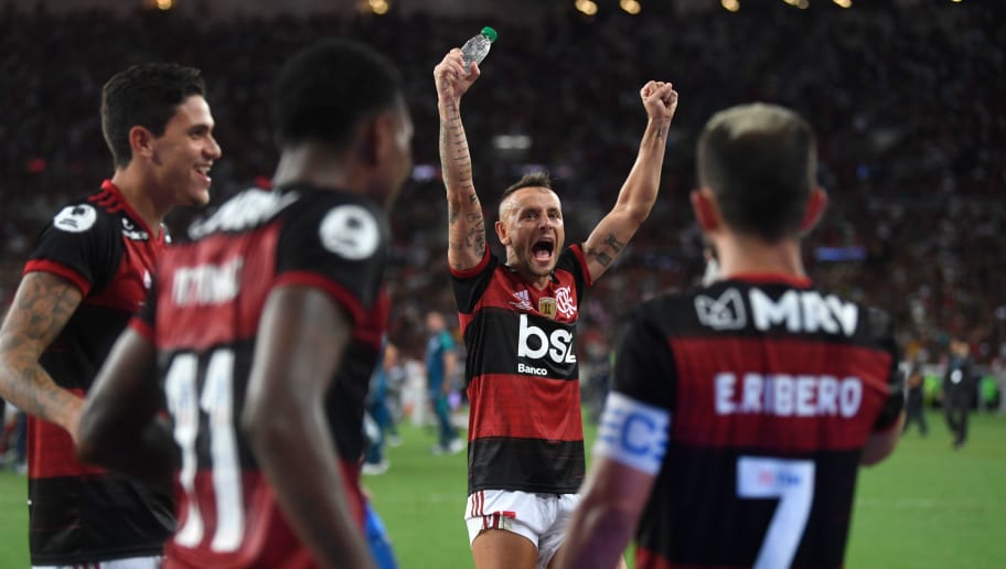 Flamengo Imbatível? Rafinha prega humildade e nega empolgação nos vestiários - 1