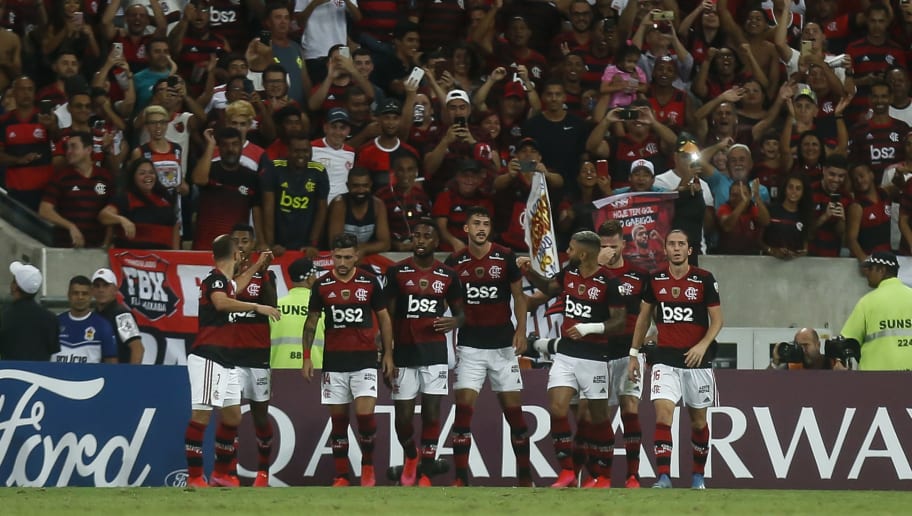 Meia do Flamengo comemora boa fase e vaga 'cativa' na equipe - 1