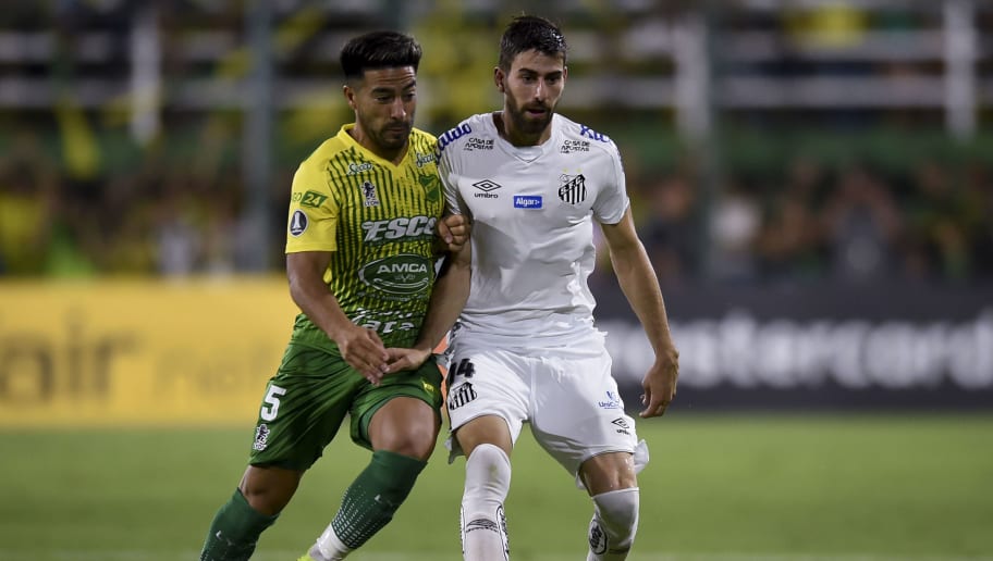 Mesmo com vitória na Libertadores, Luan Peres critica últimas atuações do Santos - 1