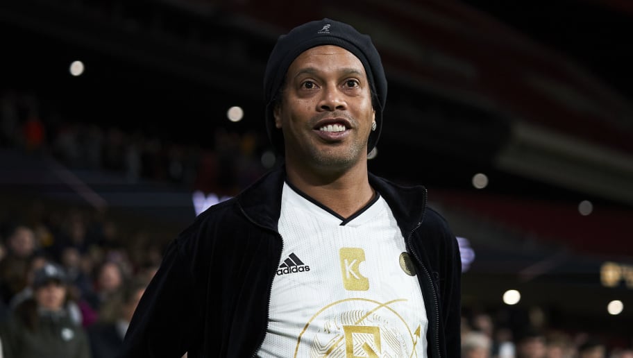Ronaldinho é detido no Paraguai por uso de passaporte falso, diz imprensa local - 1