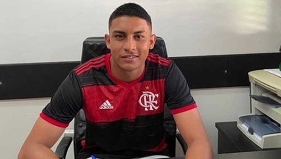 Sobrevivente da tragédia do Ninho assina primeiro contrato profissional com o Fla - 1