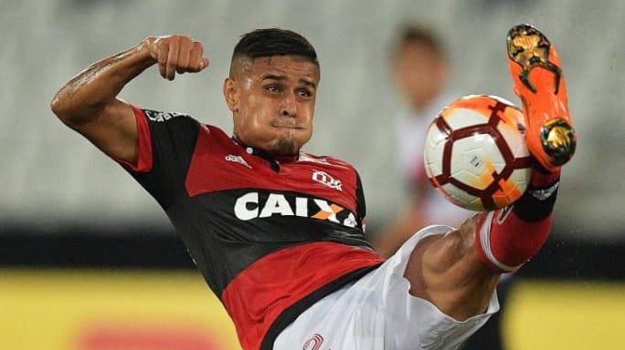 5 jogadores que deixaram o Flamengo pela porta dos fundos - 5