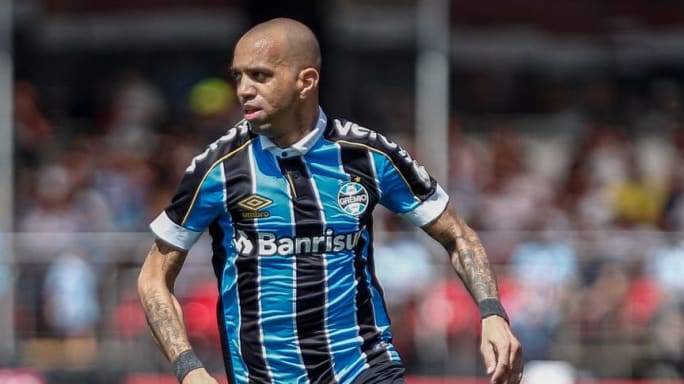5 jogadores que deixaram o Grêmio pela porta dos fundos - 5