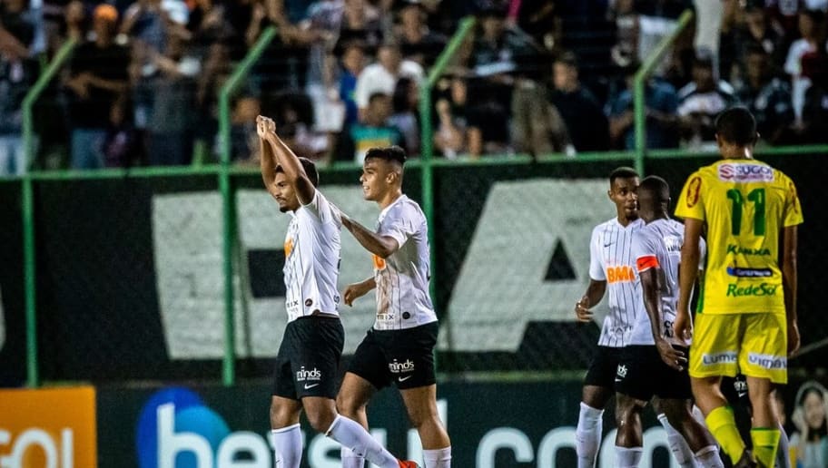 Corinthians: zagueiro Ronald abre o jogo sobre a carreira - 1