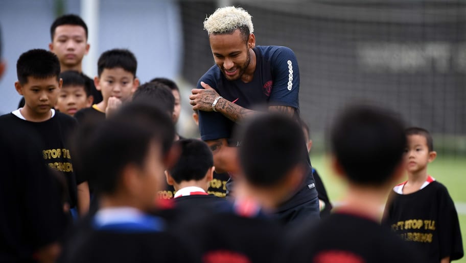 Neymar surpreende garoto sírio que é fã do Santos com 