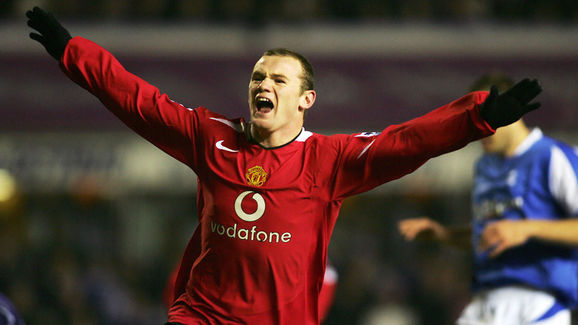 Wayne Rooney (L) of Manchester United ce