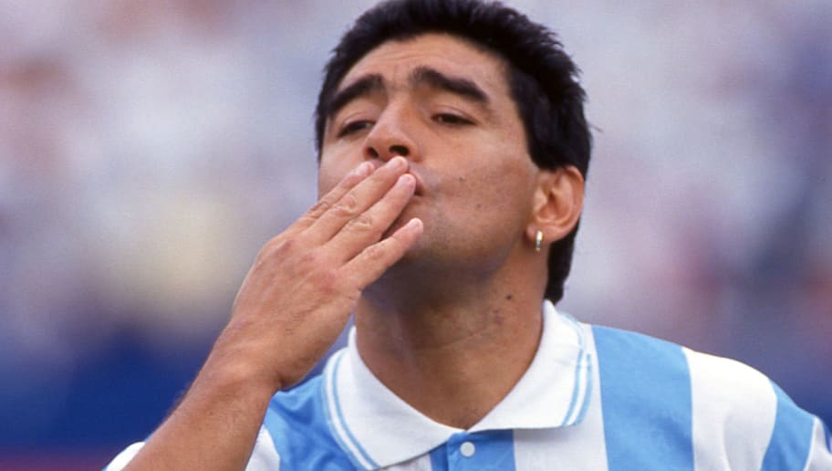 Para a história: com ajuda de Pelé, Maradona esteve próximo de defender o Santos - 1