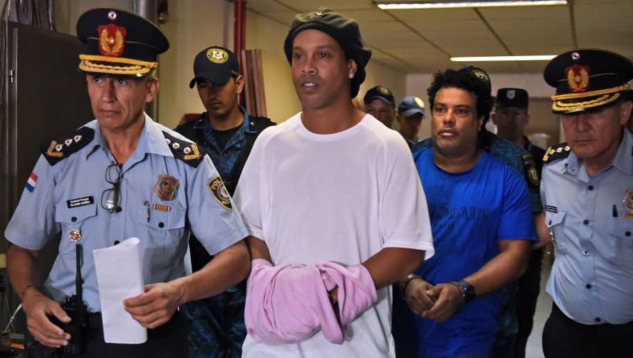 Ronaldinho é mandado para prisão domiciliar no Paraguai - 1