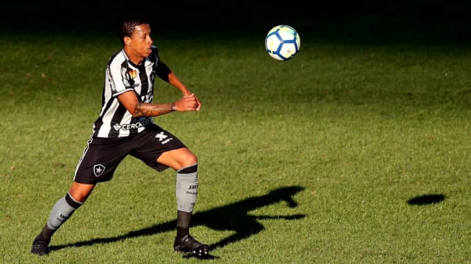 Sem espaço, jovem volante sinaliza despedida do Botafogo: 'Quero e preciso jogar' - 2
