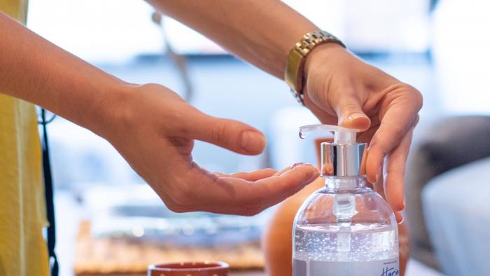 Verificamos: álcool em gel 70% pode causar queimaduras na pele? - 1