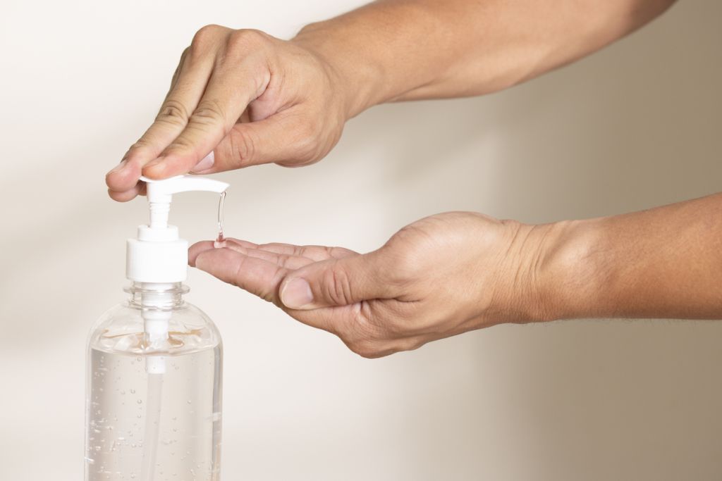 Verificamos: álcool em gel 70% pode causar queimaduras na pele? - 2