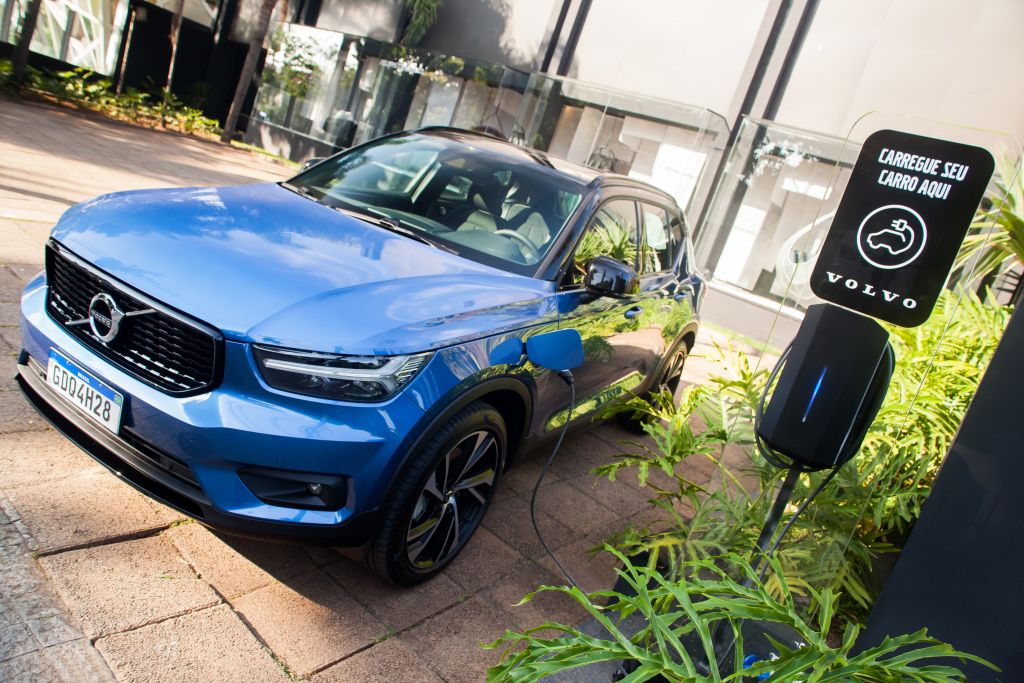 Volvo lança SUV XC40 híbrido e completa gama de eletrificados no Brasil - 2