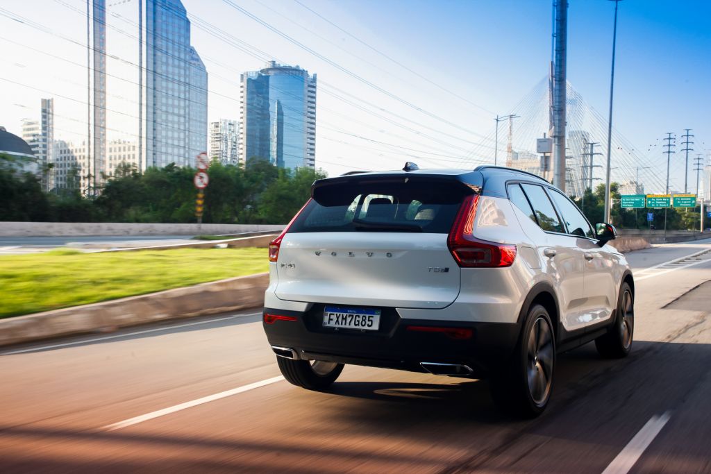 Volvo lança SUV XC40 híbrido e completa gama de eletrificados no Brasil - 4