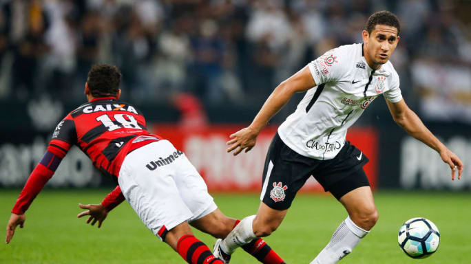 Zagueiro aponta Corinthians como destino favorito em eventual retorno ao Brasil - 2