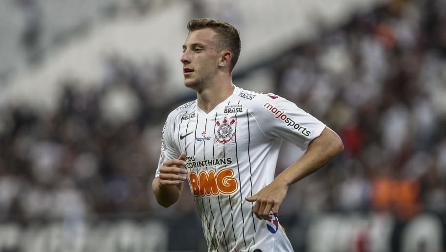 Corinthians recusa nova oferta por Carlos Augusto e exige algumas condições para vender o lateral; bom negócio? - 1