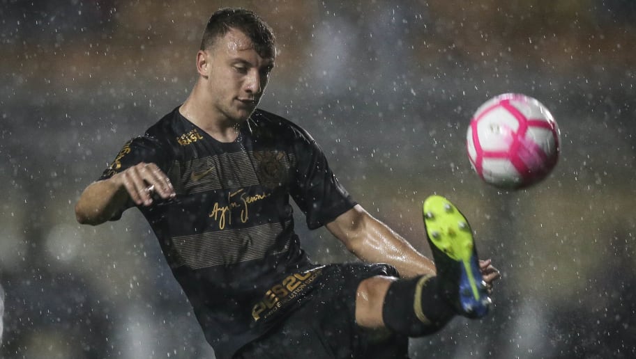 Corinthians se manifesta após proposta europeia por Carlos Augusto - 1