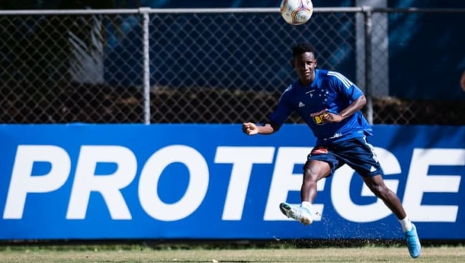 Cruzeiro acumula prejuízo com Angulo e tenta 