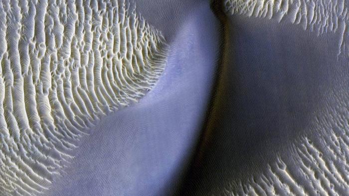 Grandes ondas de areia se movendo em Marte são detectadas pela primeira vez - 1