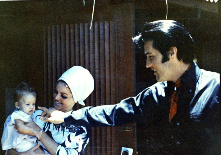 Michael Jackson e seu macaco eram amigos da neta de Elvis Presley - 4