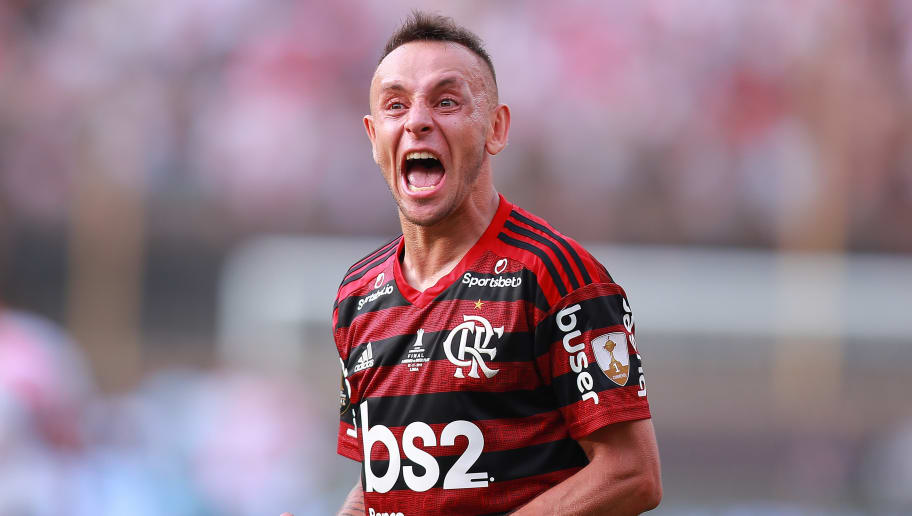 Rafinha rasga elogios ao Flamengo, mas reitera sonho de se aposentar em outro clube - 1