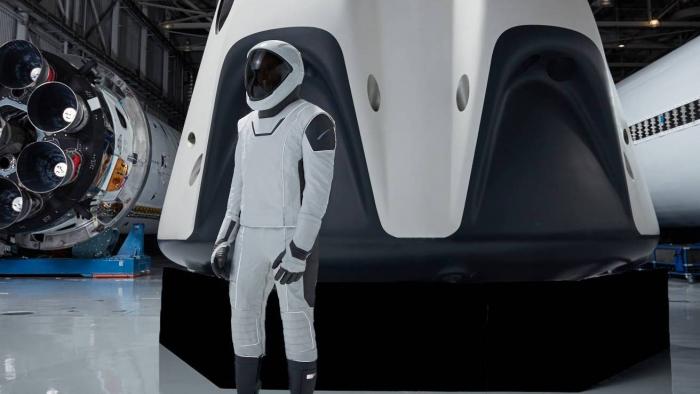 Vídeo mostra detalhes de como são os trajes espaciais futuristas da SpaceX - 1