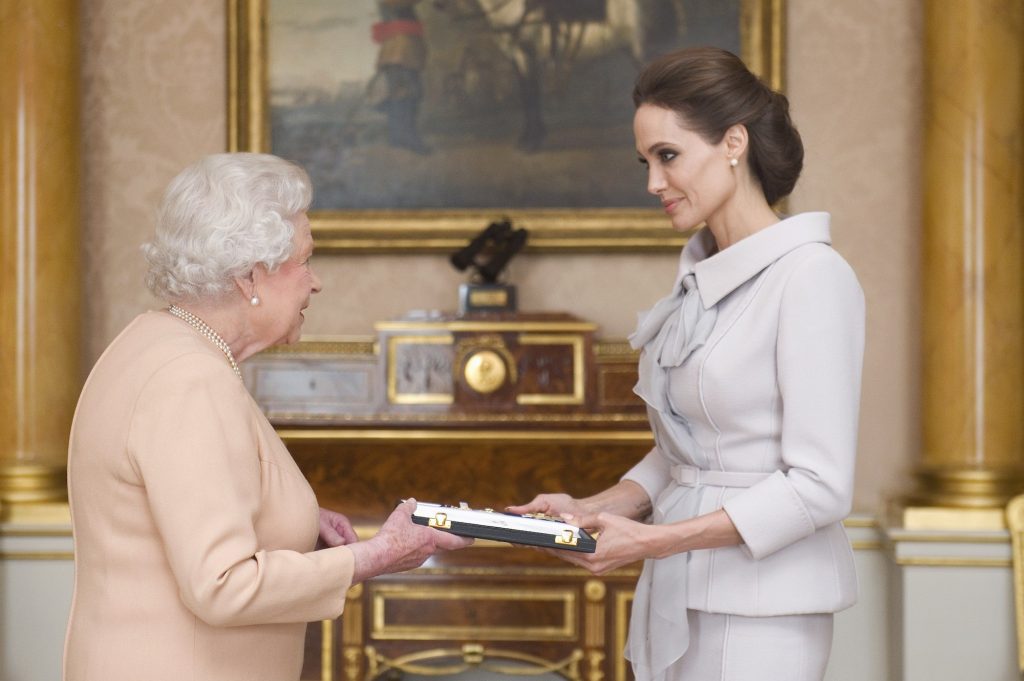 Angelina Jolie dá lindo presente para esposa de ator - 2