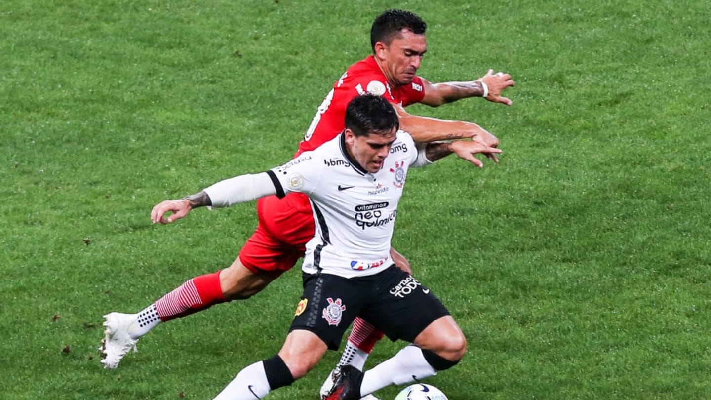Sem Fagner, Corinthians se prepara para jogo contra o Santos e espera retorno de Cazares - 1