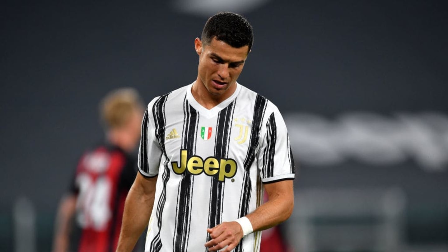 As imagens que surpreenderam a Juventus: caminhão de mudança levou embora os carros de Cristiano Ronaldo - 1
