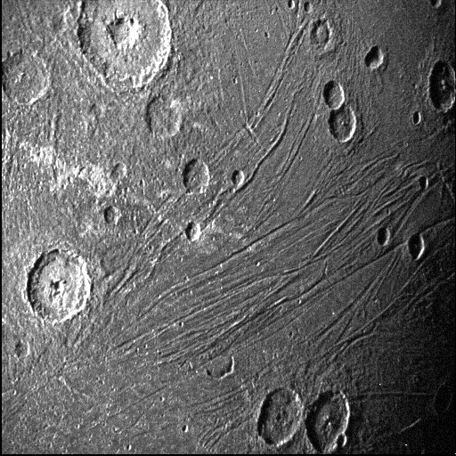 Sonda Juno fotografa Ganimedes após 20 anos sem novas imagens da lua de Júpiter - 3
