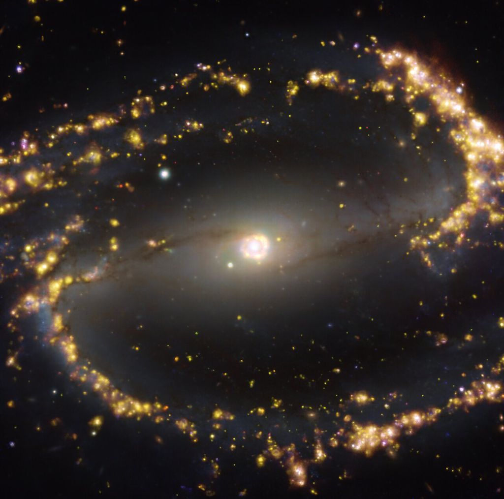 Imagens incríveis de várias galáxias revelam regiões onde nascem as estrelas - 3