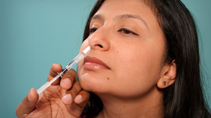 Vacina da AstraZeneca reduz carga viral quando aplicada no nariz, diz estudo - 1