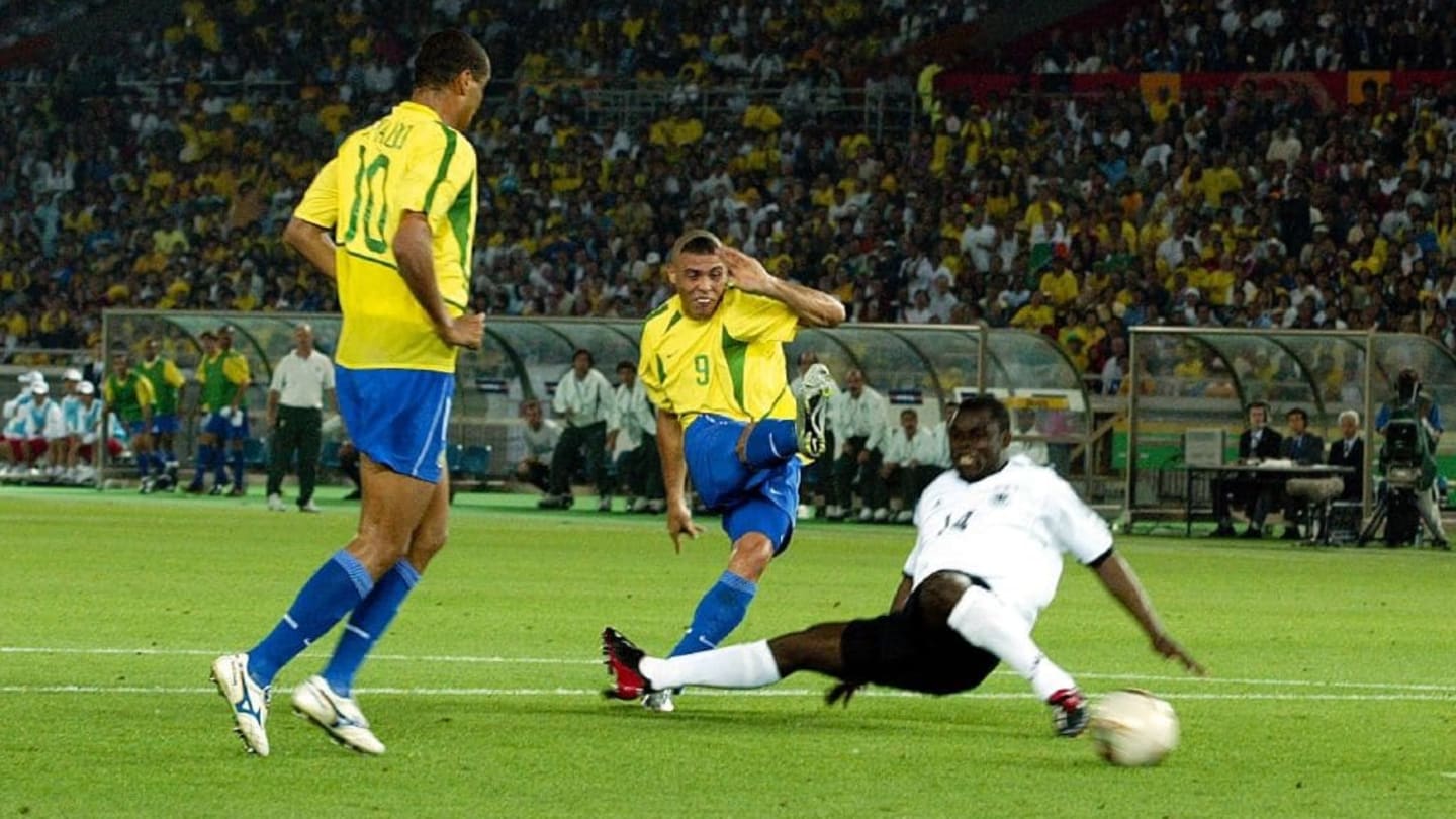 Claudinho fala em sonho realizado e, no palco do penta, espera seguir os passos de Ronaldo - 2