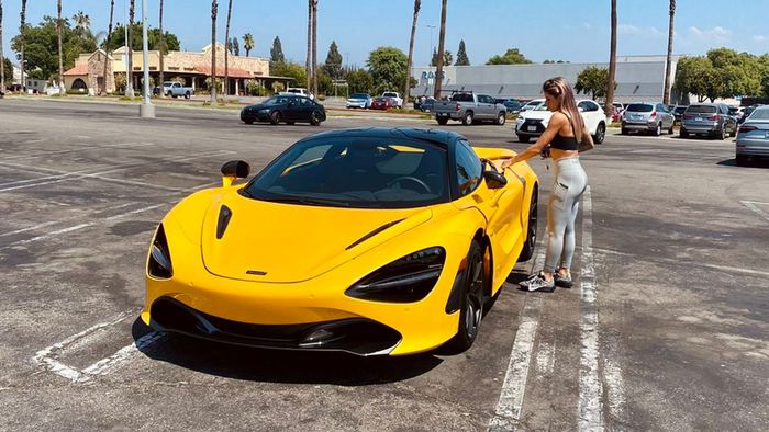 Conheça a McLaren de quase R$ 2 milhões da skatista Leticia Bufoni - 1
