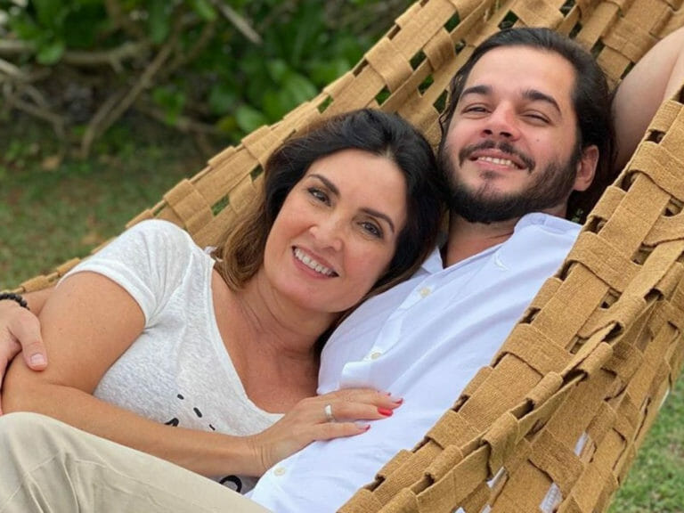 Fátima Bernardes surge sendo cuidada por Túlio Gadelha após cirurgia no ombro - 1