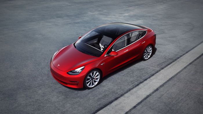 Tesla Model 3 pega fogo durante carregamento e liga sinal de alerta nos EUA - 1