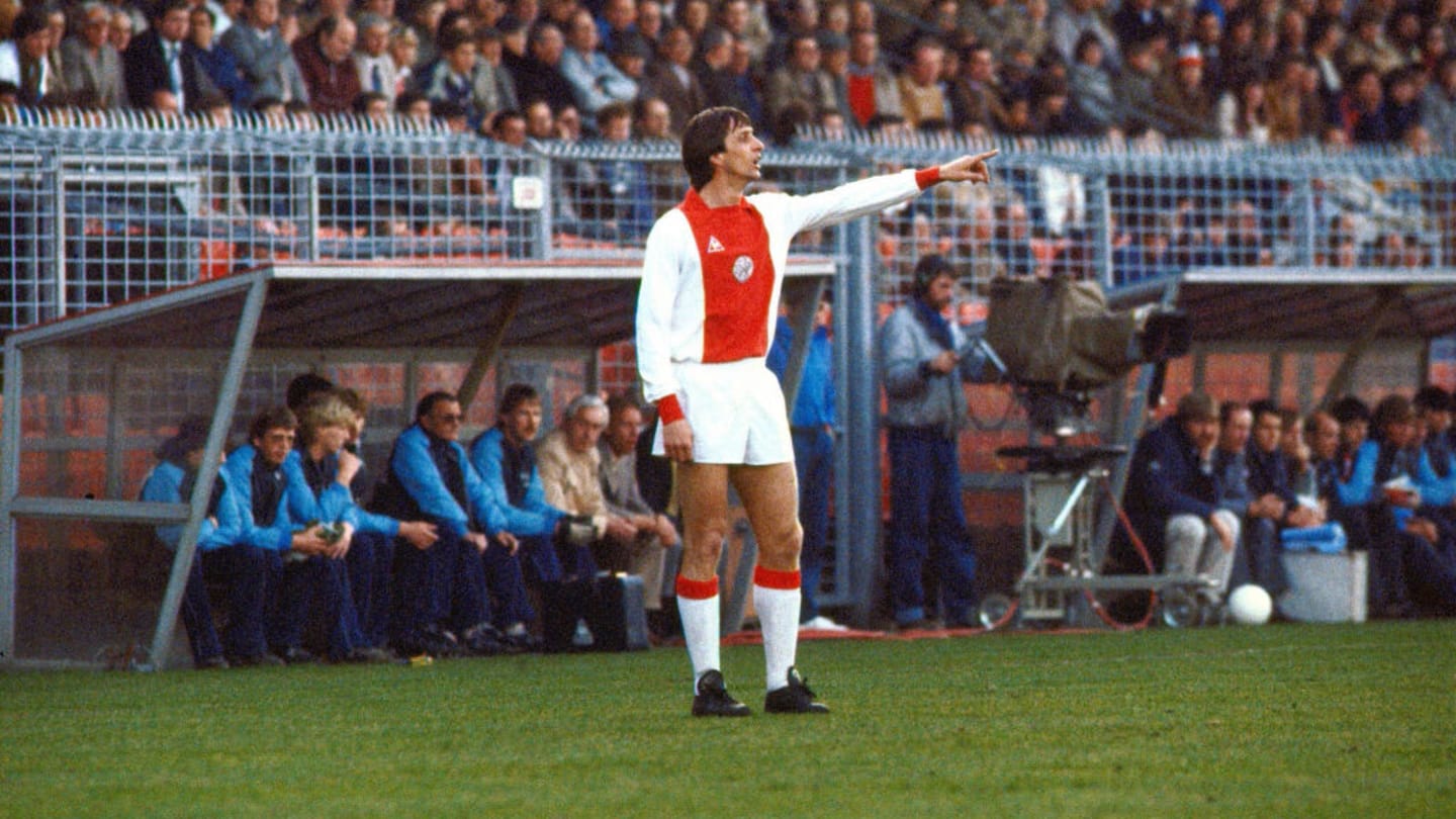 7 grandes jogadores que defenderam as camisas de Ajax e Barcelona - 2