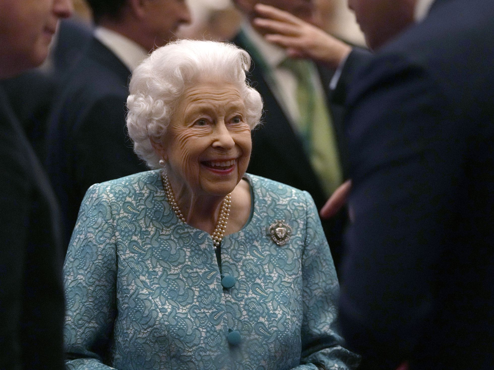Rainha Elizabeth, 95 anos, rejeita título de idosa do ano: “A pessoa tem a idade que sente ter” 