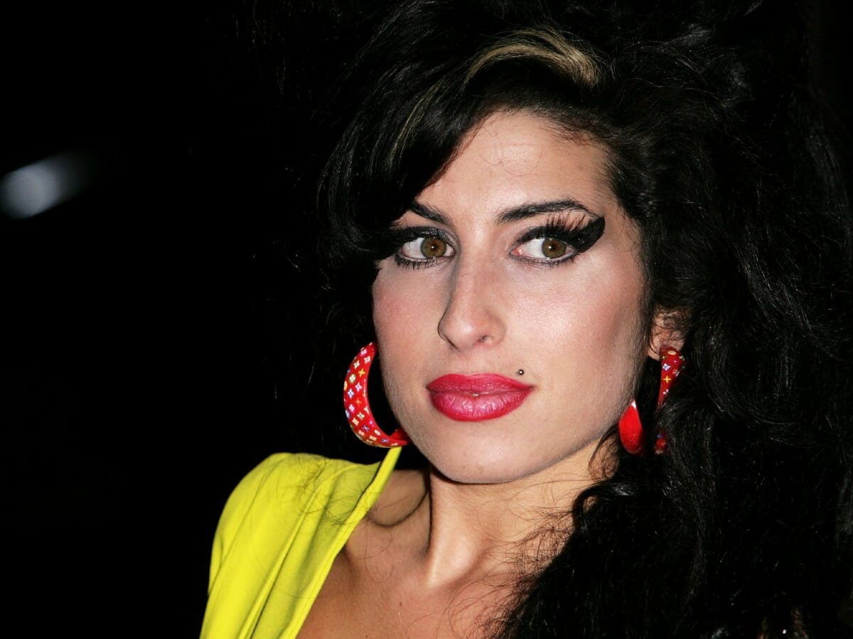 Ator de Matrix pede desculpas por piada sobre cadáver de Amy Winehouse - 1