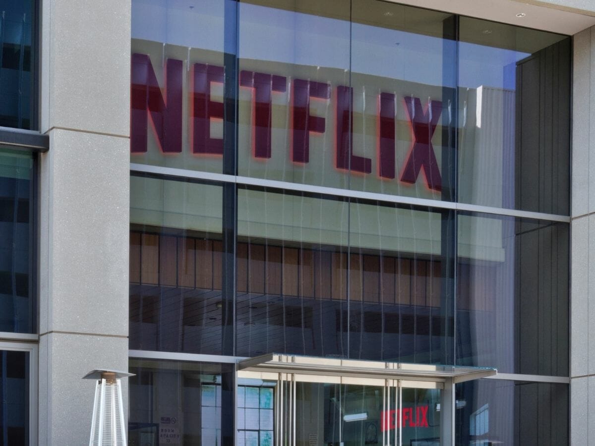 Em crise, Netflix demite 150 funcionários em todo o mundo - 1